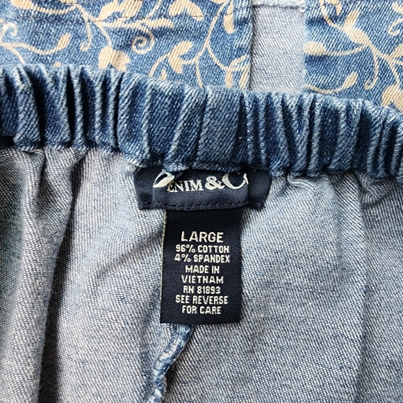 Denim&Co A line denim skirt with floral print size Large - Picture 2 of 9